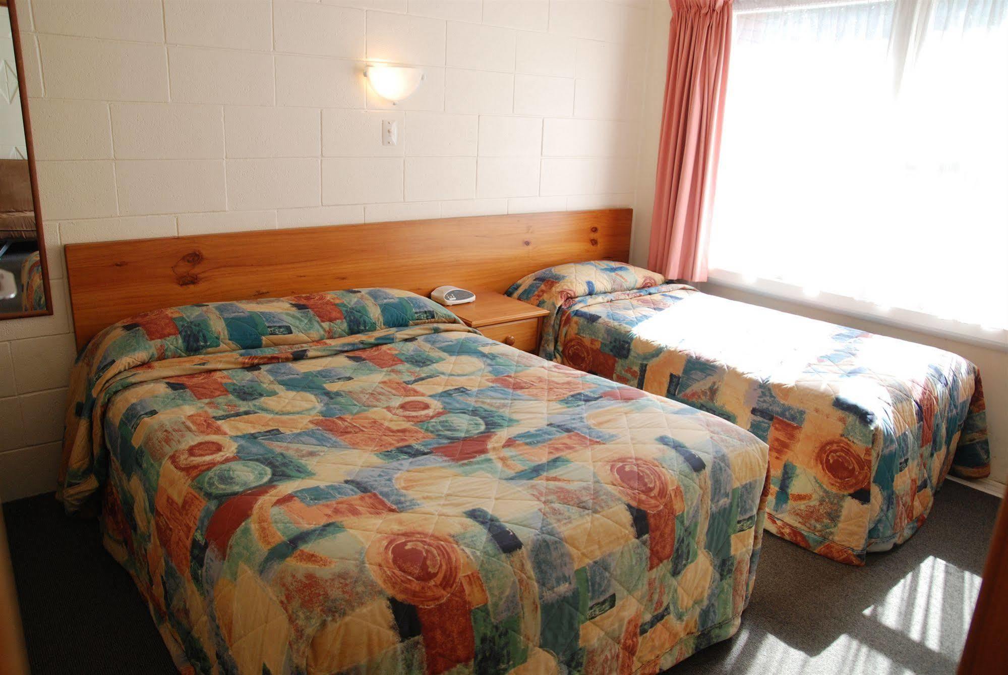 Manhattan Lodge Motel Хамилтън Екстериор снимка