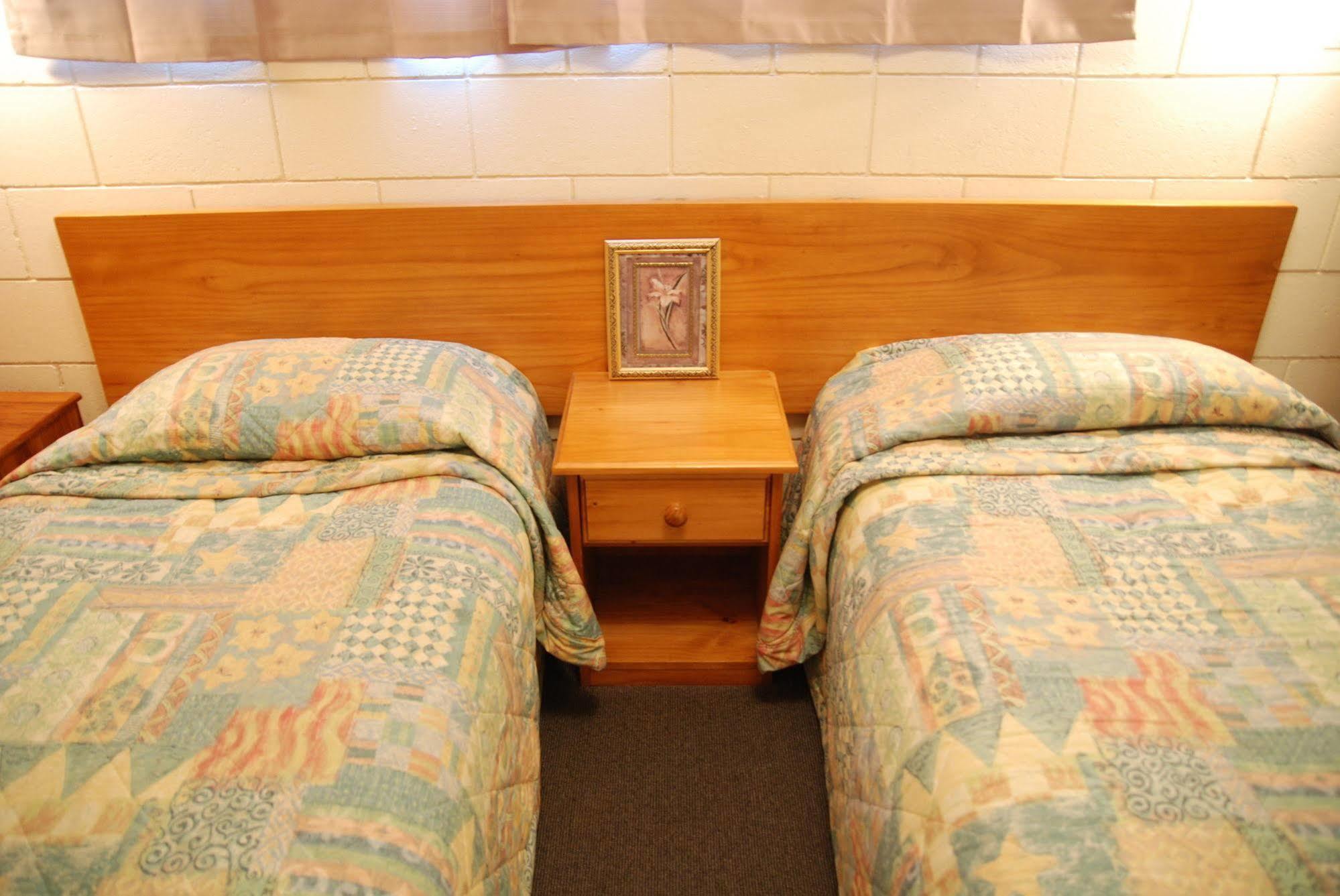 Manhattan Lodge Motel Хамилтън Екстериор снимка